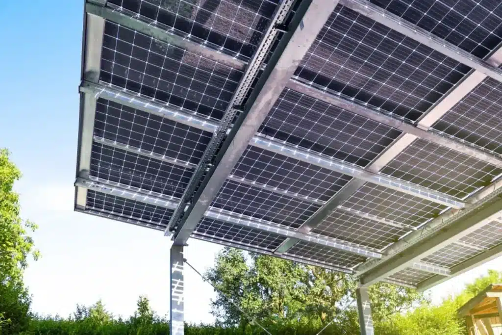 pensilina fotovoltaica può essere utile per produrre energia dal sole e fornire riparazione