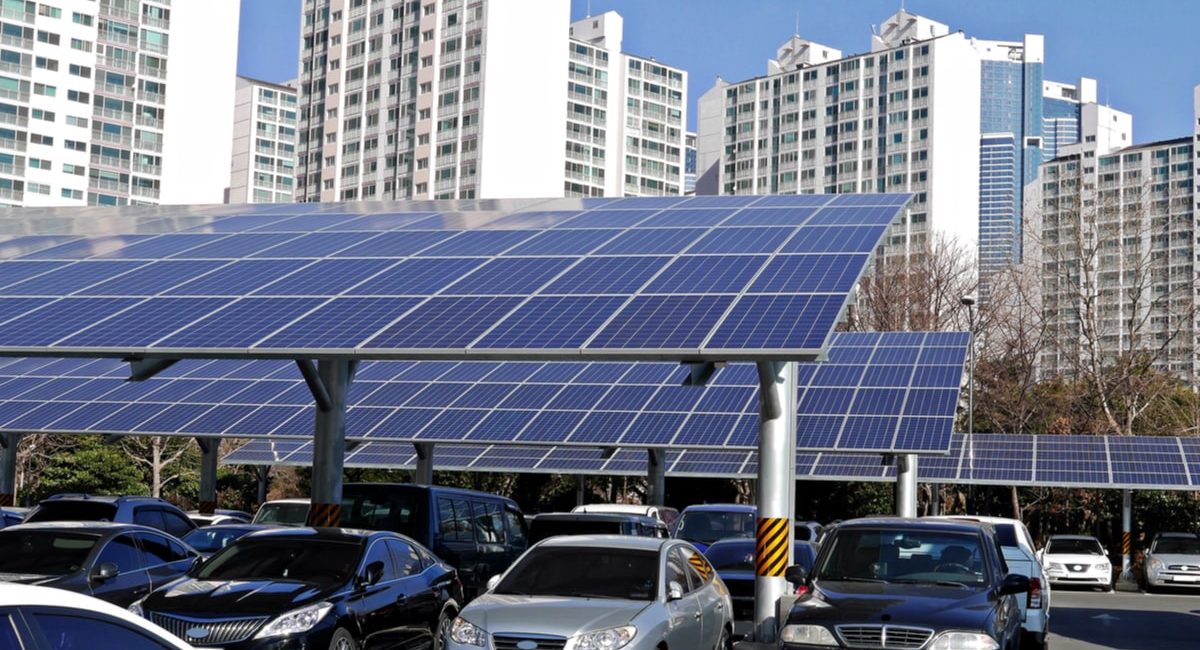 il bando per il fotovoltaico della Lombardia può essere utilizzato da un ente pubblico per allestire le pensiline di un parcheggio con pannelli solari