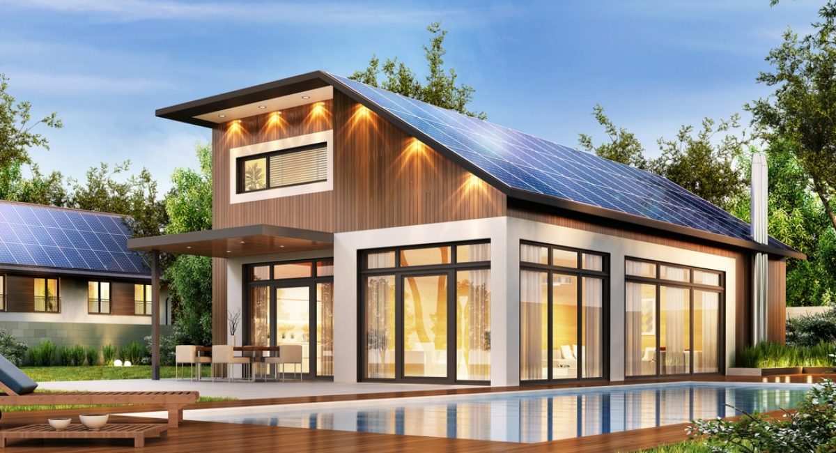 villa illuminata tramite l'energia solare generata dal fotovoltaico con accumulo