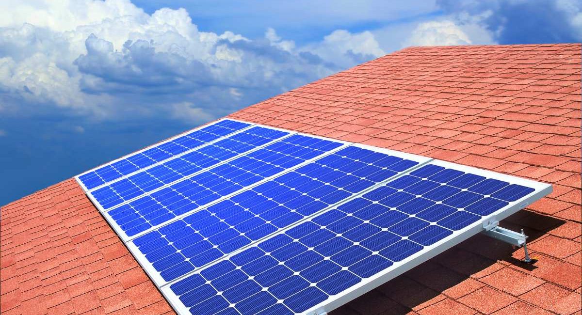 un installazione fa sorgere la domanda: quanto costa il fotovoltaico a Lecco e quanto rende?
